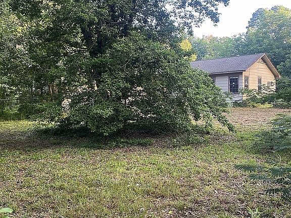 2nd image of 601 W Miller St