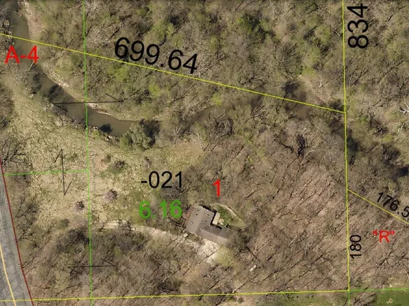 8800 Valley Rd, Hopedale, IL 61747