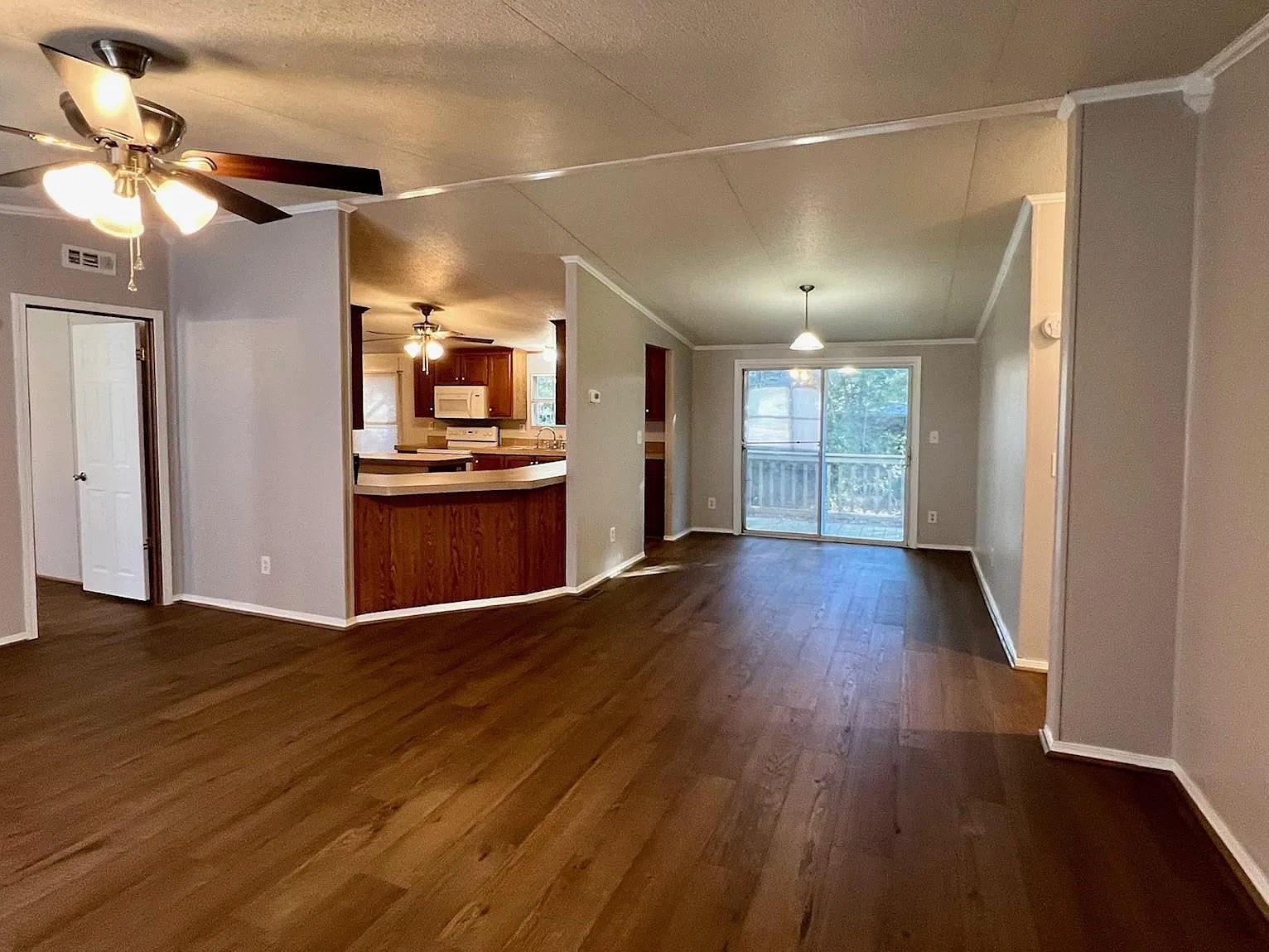 3 bed, 2.0 bath, 1568 sqft, $1,600 — Photo 4