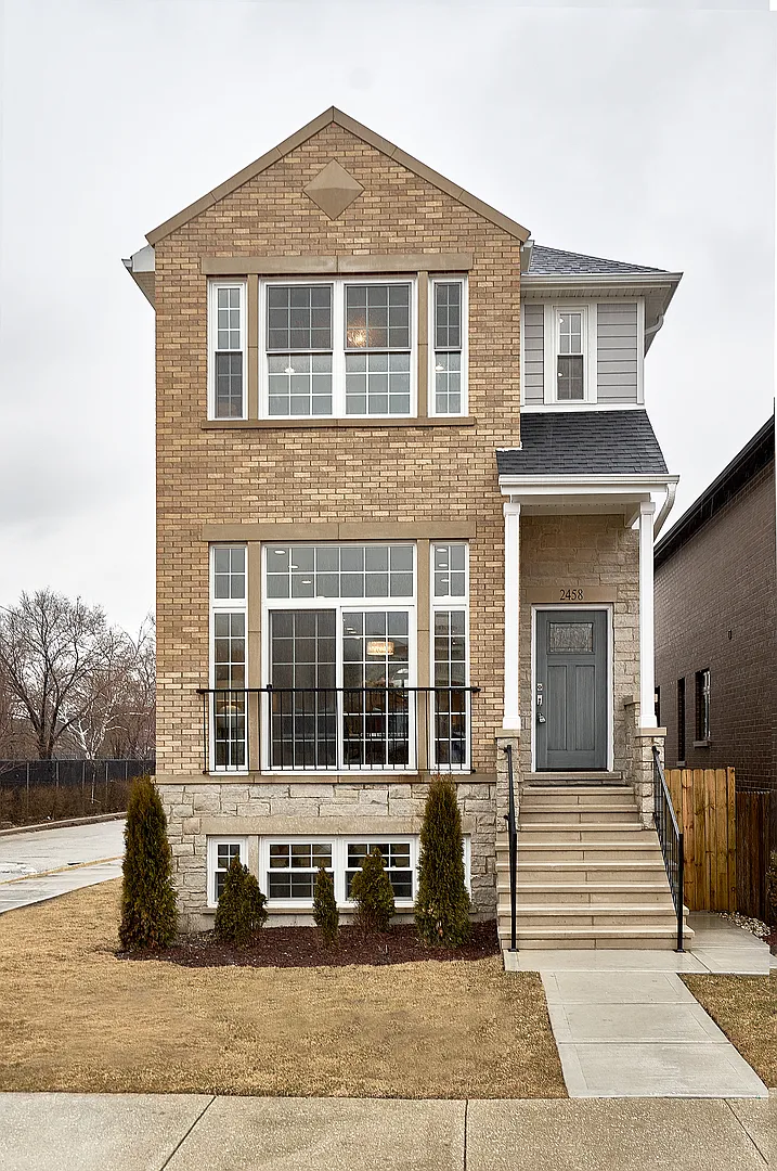 2458 W Berenice Ave photo 1