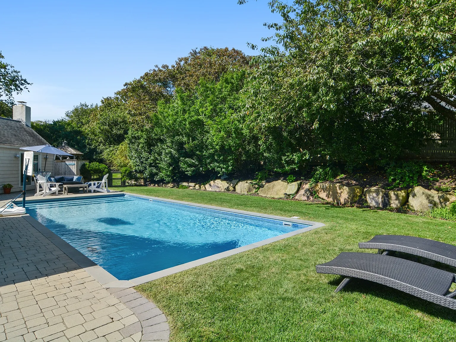 Close to Town With Pool — Photo 2