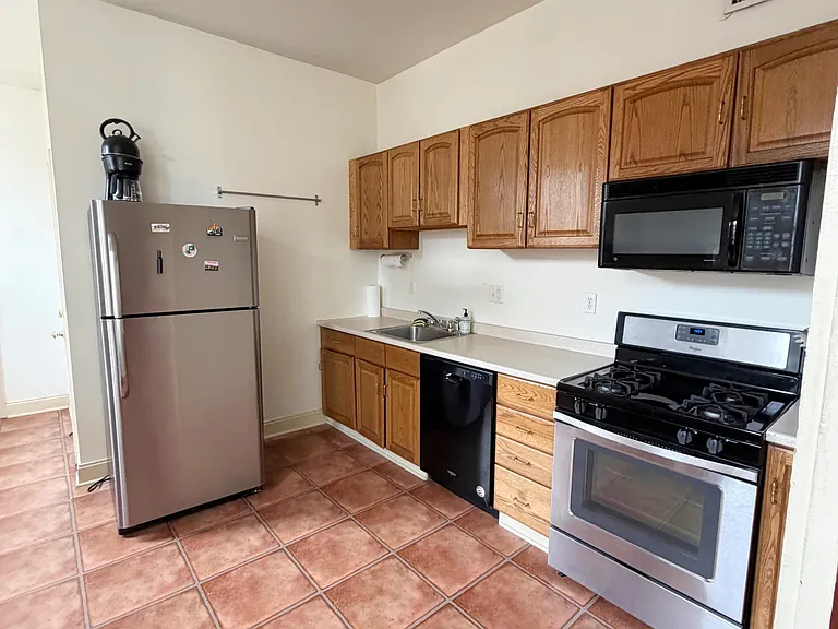 1607 Sarah St #2 — Photo 9