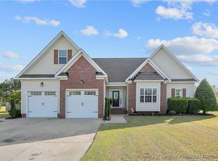 2047 Teesdale Dr, Hope Mills, NC 28348