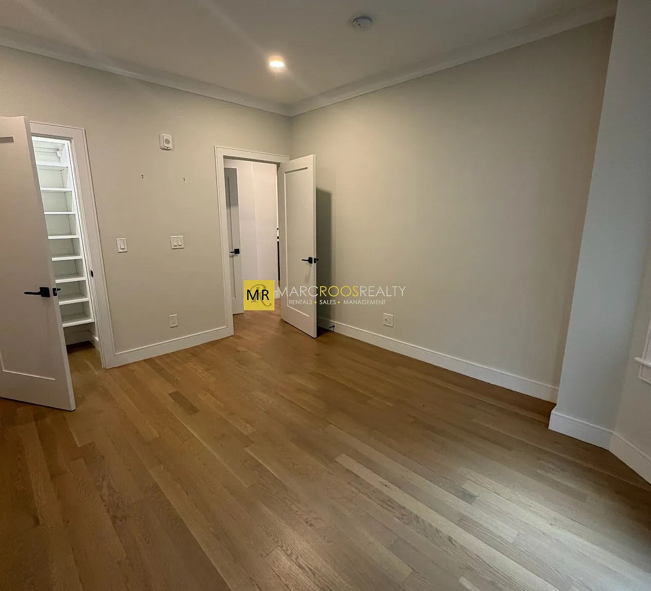 2 bed, 700 sqft, $3,800 — Photo 4