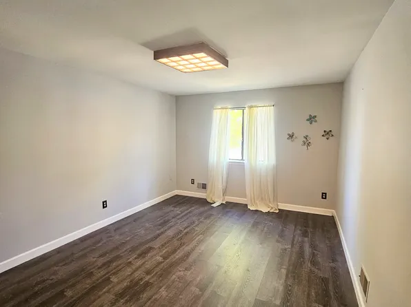 16 Seagull Ln, Howell, NJ 07731