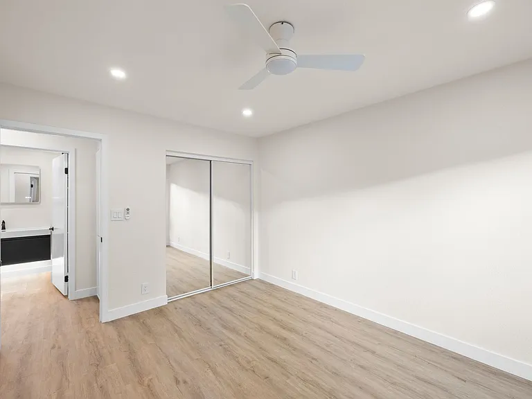 27931 Trocadero #76 — Photo 15