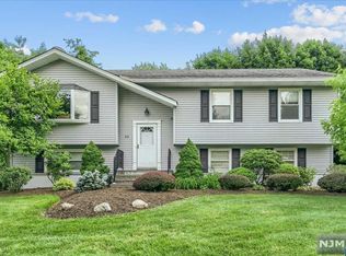50 New England Dr, Ramsey, NJ 07446