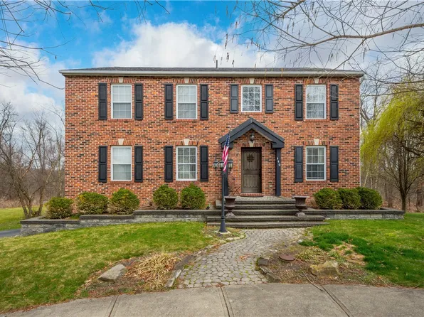 440 Skylark Dr, Coraopolis, PA 15108