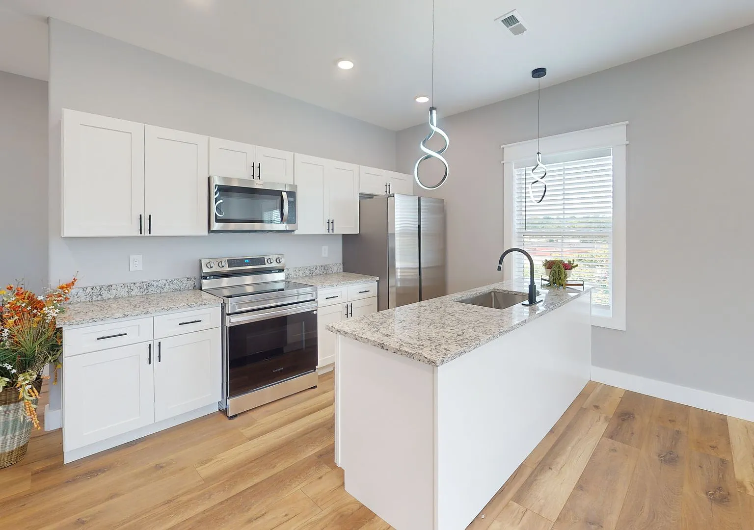 Waitlist for Aug2027Jul2028 Now Open! |6BR 6BA New Townhome in Fort Sanders Near UTK — Photo 2