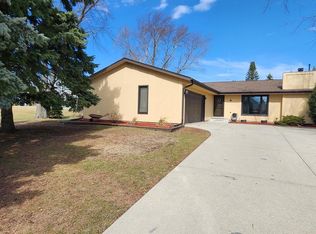 840 E Oakwood Rd, Oak Creek, WI 53154