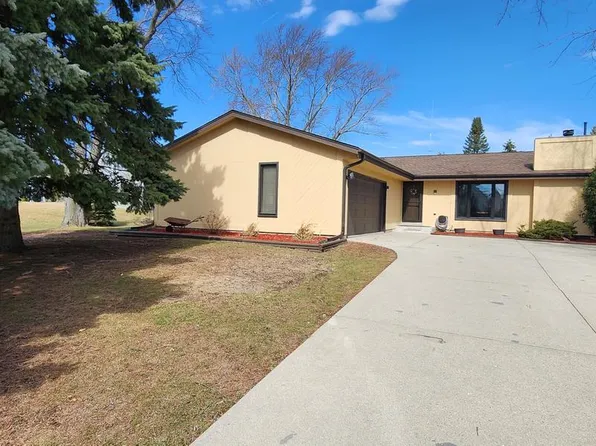 840 East Oakwood ROAD, Oak Creek, WI 53154