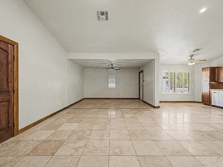 8544 W Holly St — Photo 26