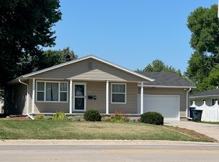 302 E 39th St #B, Kearney, NE 68847