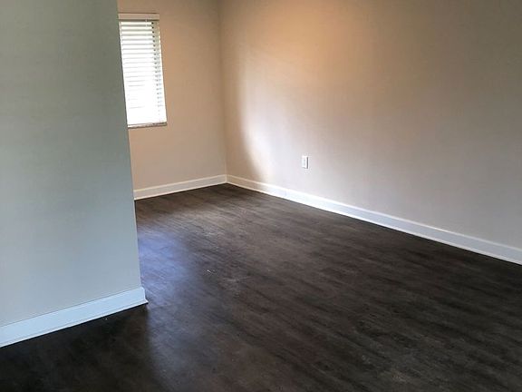 3rd image of 1833 NE 2nd St #43