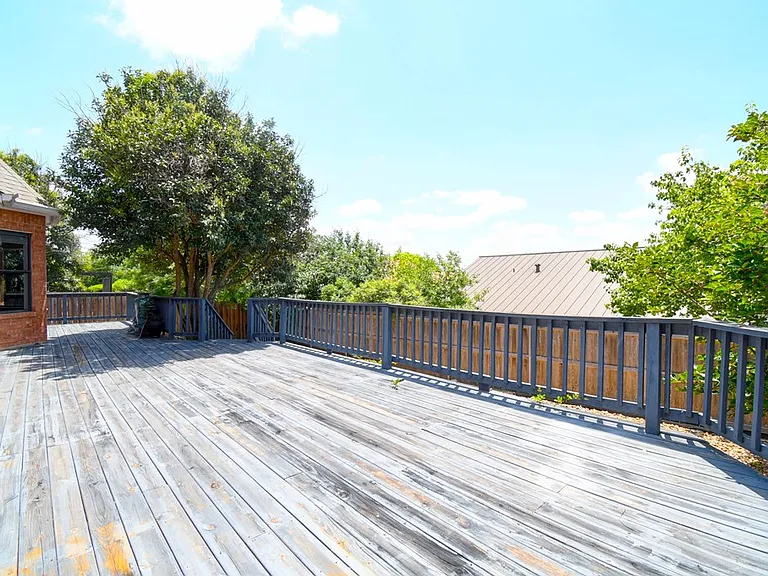 719 Oak Hollow Dr — Photo 35