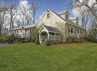 1 Hemlock Rd, Newtown, CT 06470