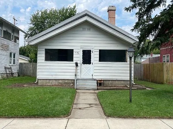 1133 Altgeld St