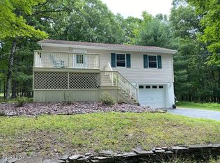 115 Tinkwig Dr, Hawley, PA