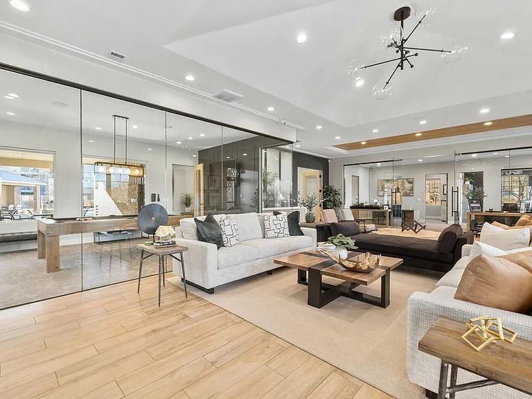 Clubhouse Lounge 7