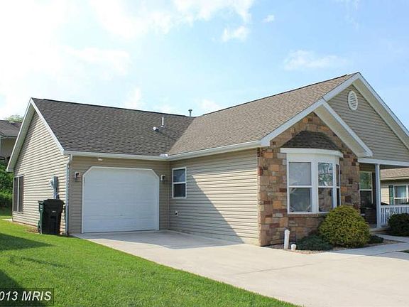 3rd image of 85 Lantern Ln