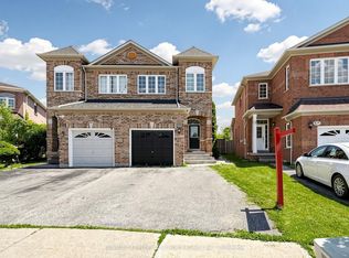 828 Khan Cres, Mississauga, ON L5V2R4