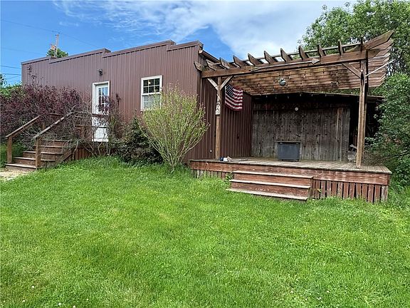2nd image of 122 Briar Hill Rd