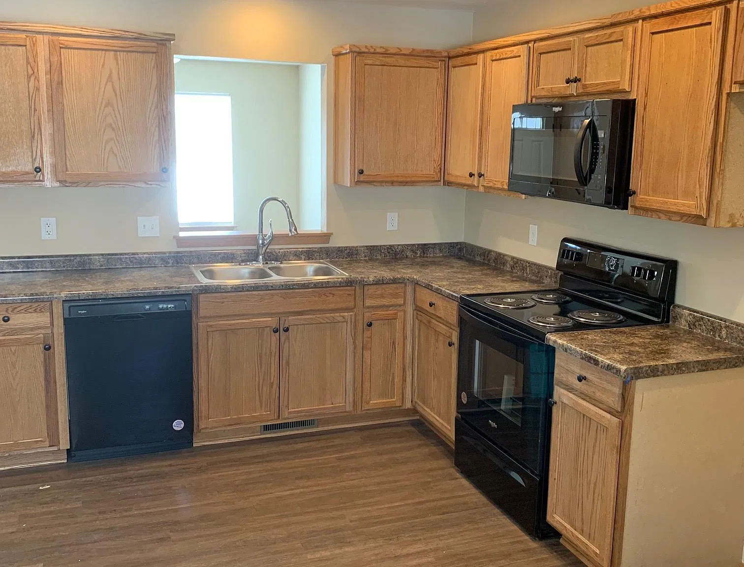 3 bed, 1150 sqft, $1,195 — Photo 3