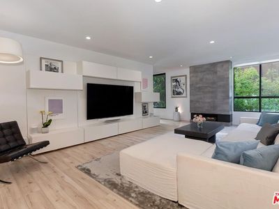 814 Amherst Ave APT 103, Los Angeles, CA, 90049