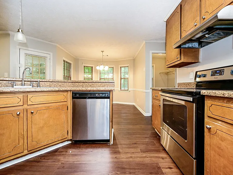 1204 Garden Path SE — Photo 6