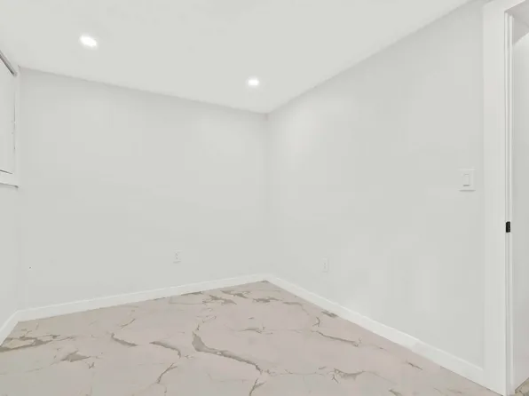 780 Hendrix Street image 9 of 25