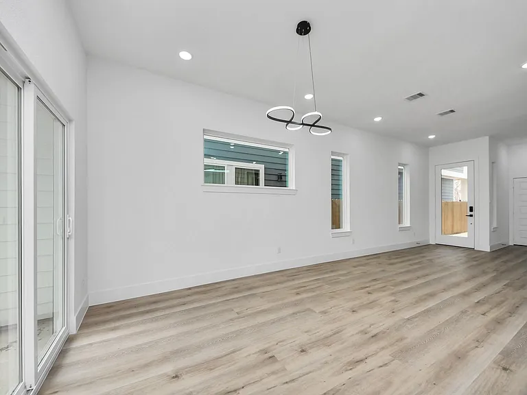 3524 Rebecca St — Photo 17