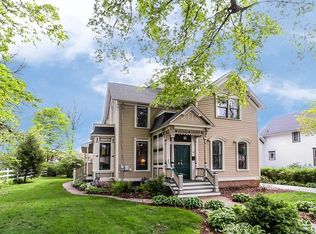 49 E Slade St, Palatine, IL 60067