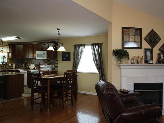 4th image of 4930 Savage Ln