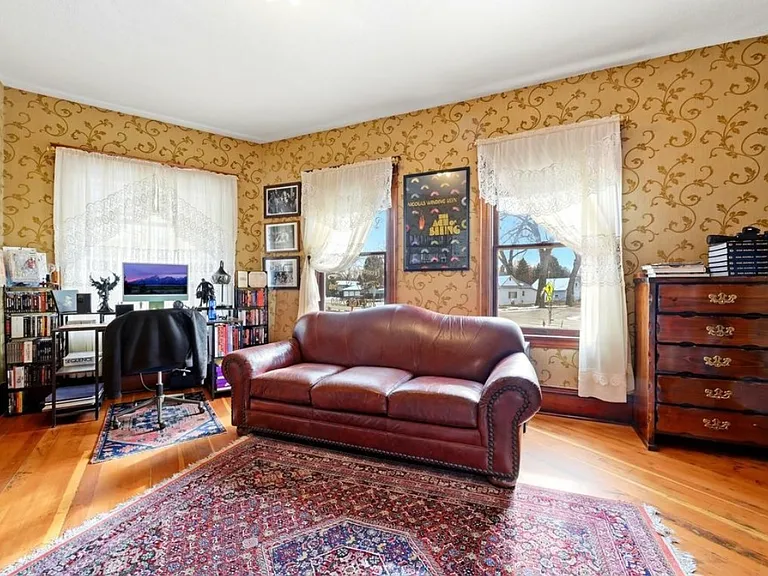 813 W Loucks St #7 — Photo 4
