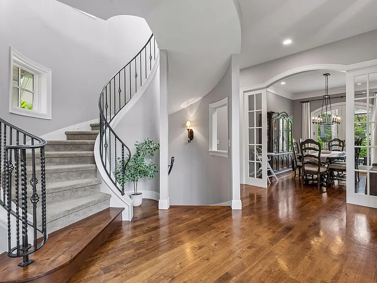 15700 Portico Dr — Photo 37