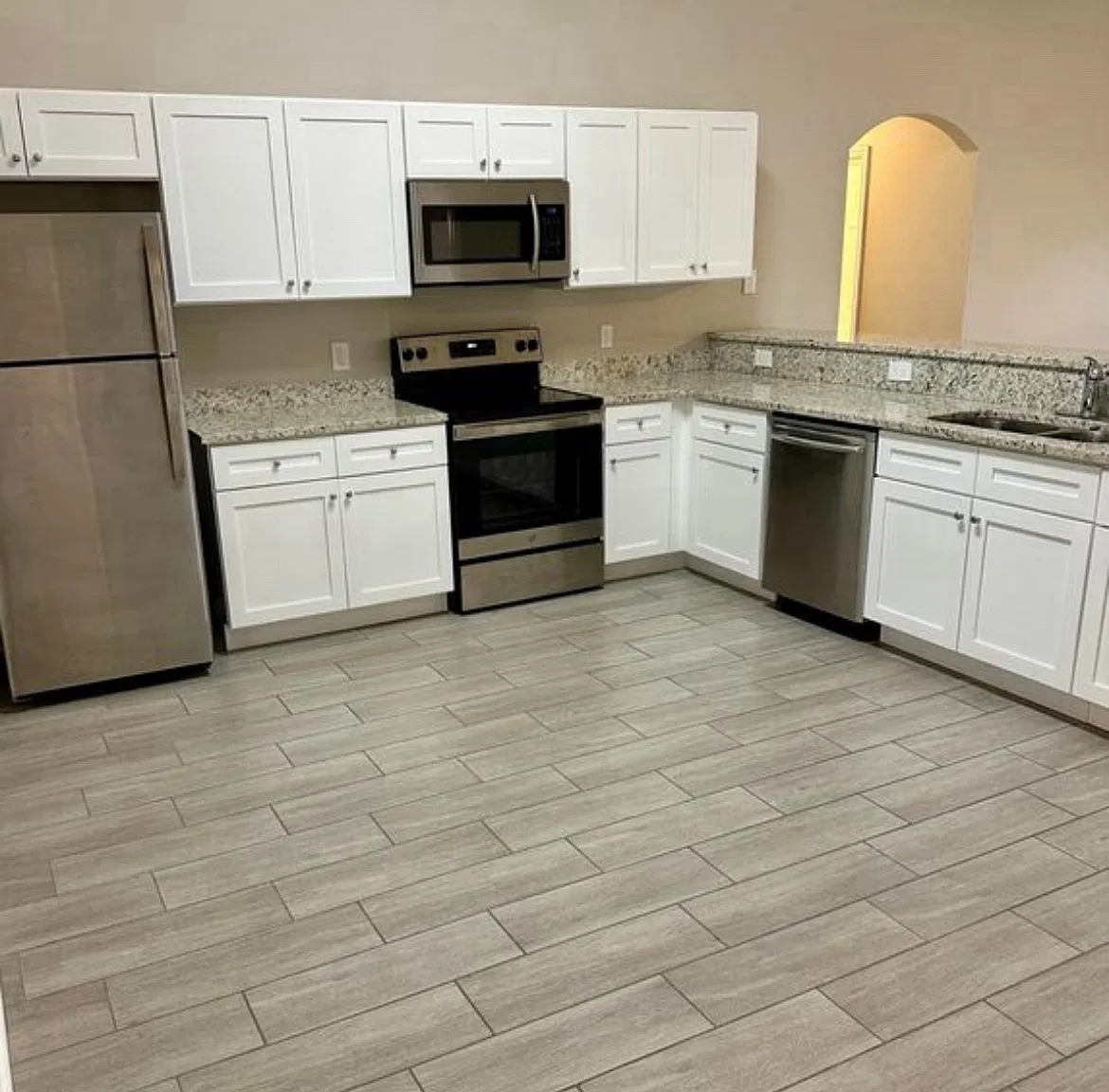 3 bed, 1814 sqft, $2,400 — Photo 2