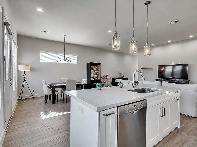 5702 Rucio Ln — Photo 10