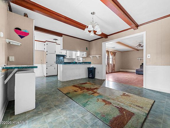 5th image of 452 Mirror Lake Road