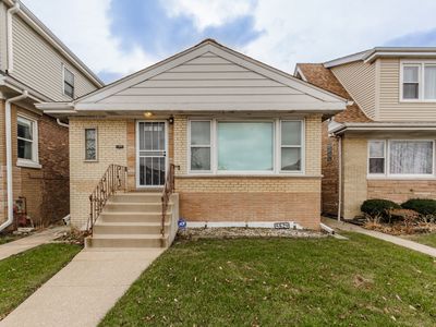 5529 W Addison St, Chicago, IL, 60641