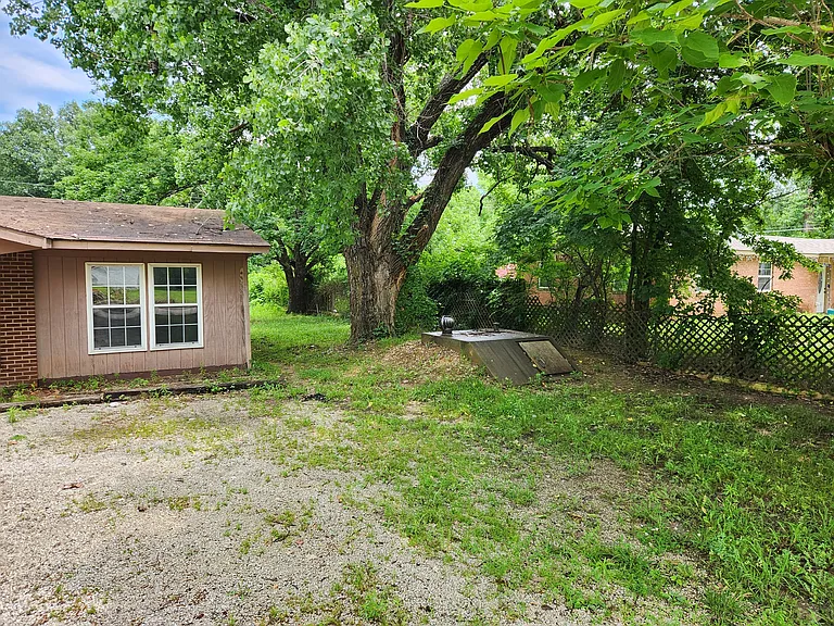 3400 Governor Harris Dr — Photo 2