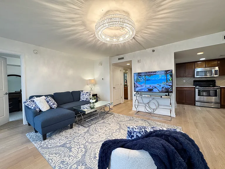 600A Admiral Blvd #807A — Photo 2
