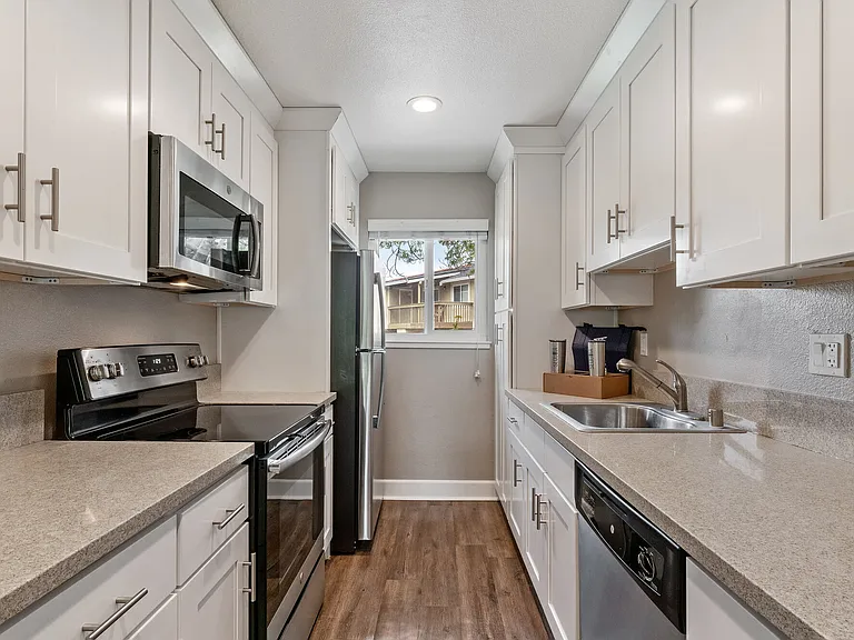 Vista Creek Apartments — Photo 41