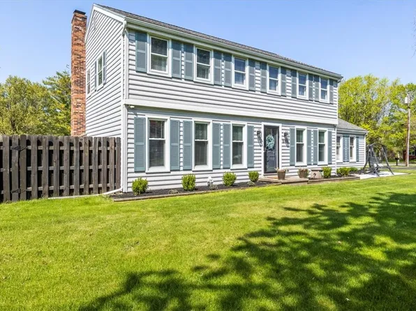 6163 Doe Haven Dr, Farmington, NY 14425