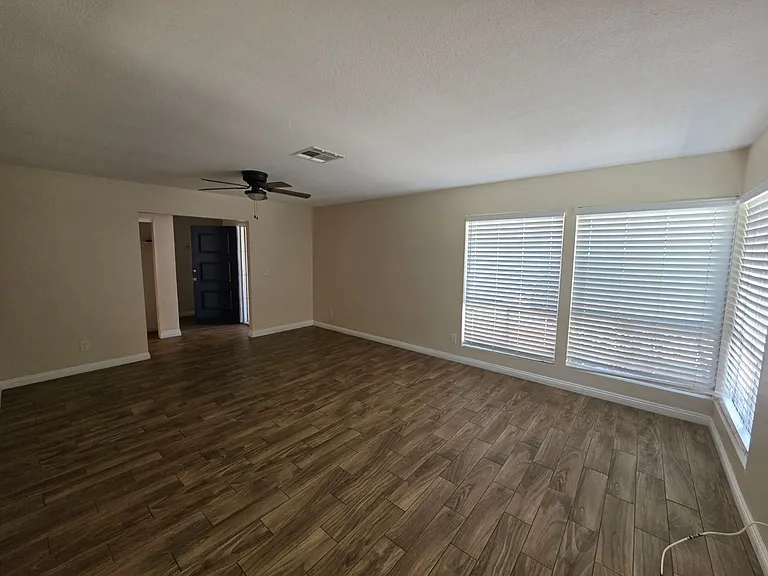 41015 Alder Ave — Photo 2