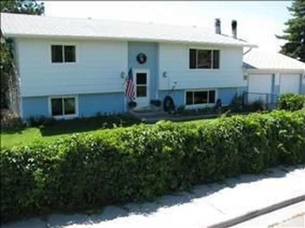 802 W 9th St, Laurel, MT 59044