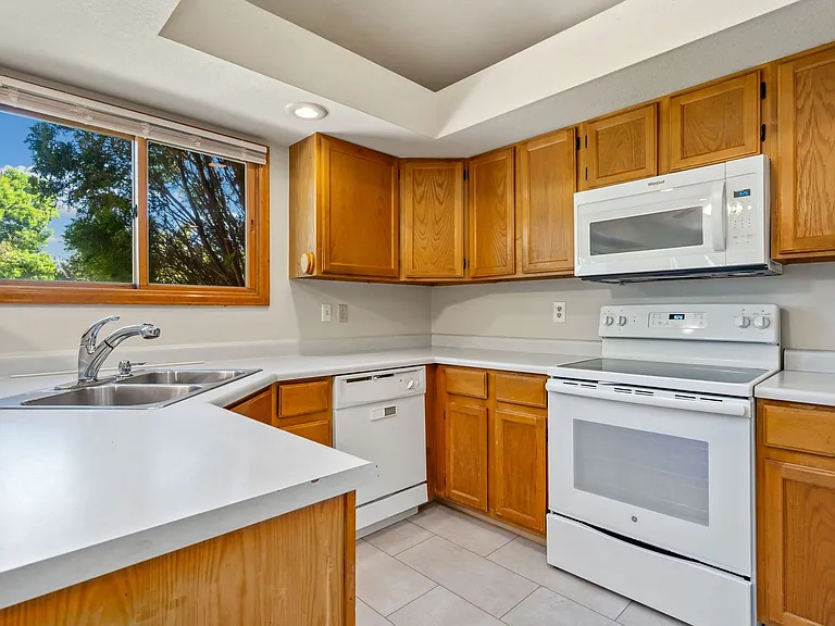 718 Justice Dr — Photo 9