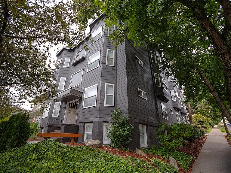 401 12th Ave E #9 — Photo 6