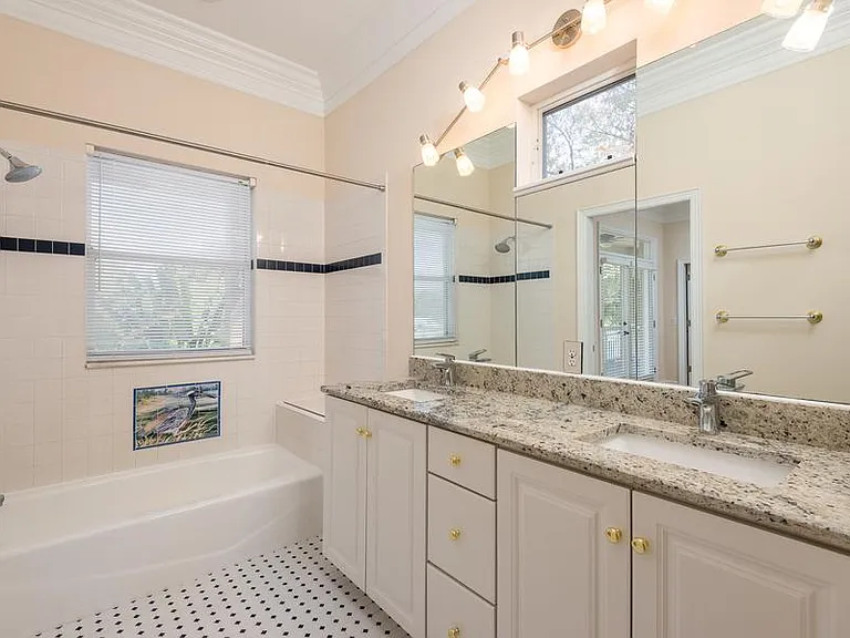 1607 Deleon St — Photo 27