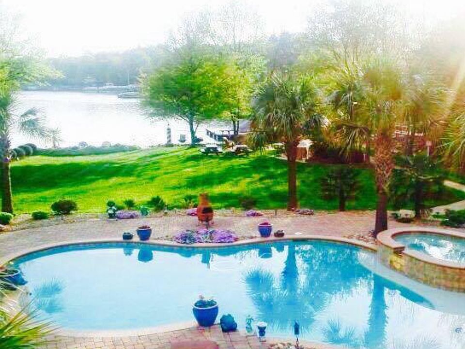 Parodies oasis resort