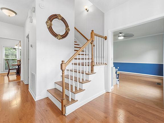 5th image of 604 Brooks Ln